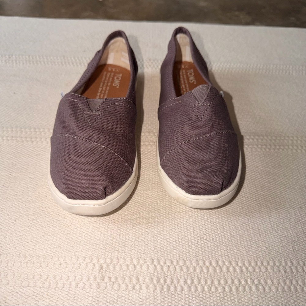Toms Kids Slip On Canvas Shoes Taupe Gray Classic Casual Size 1.5 - Picture 7 of 9